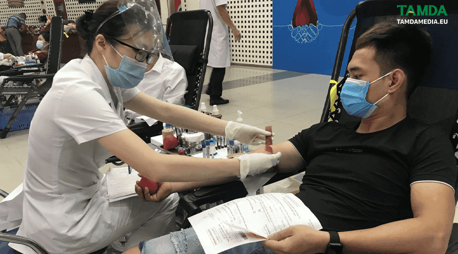 Máu hiến từ người đã tiêm vaccine rất tốt để điều trị cho bệnh nhân COVID-19