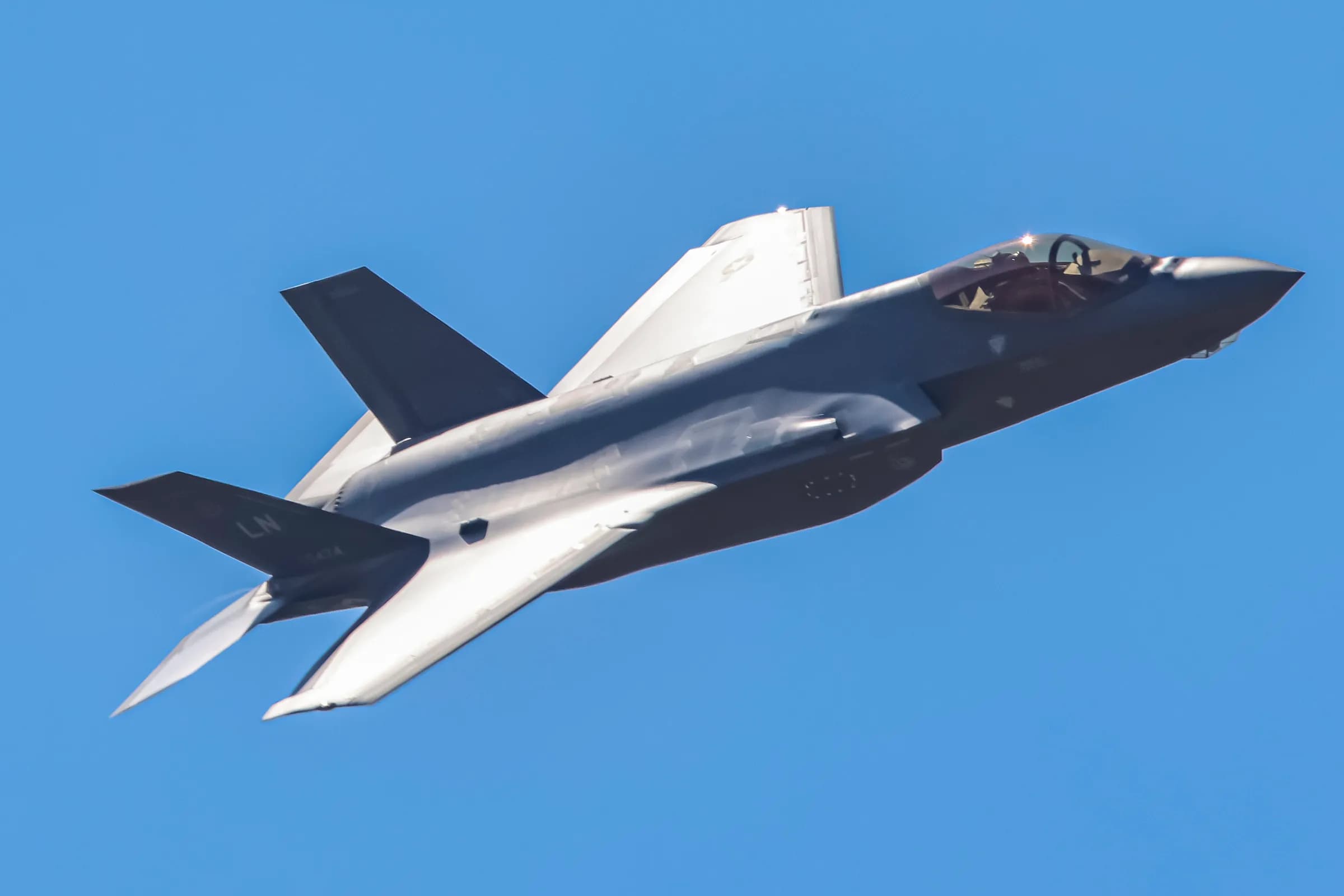Australia điều tra vụ linh kiện F-35 thất lạc sang Hong Kong