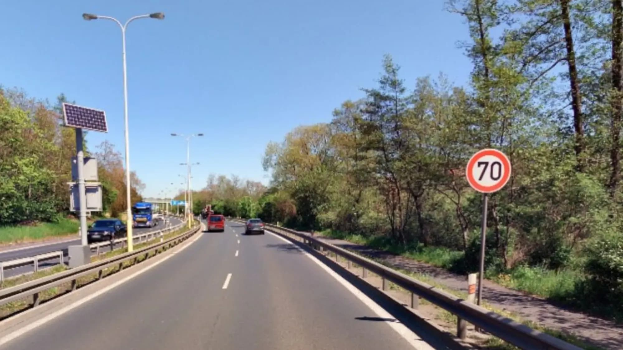 Thủ tướng Babiš bác bỏ hầm qua Karlovy Vary, ưu tiên vành đai tránh phía bắc