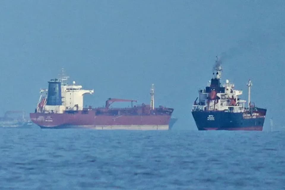Iran cảnh báo truy đuổi tàu thuyền trên toàn khu vực, không chỉ ở Hormuz