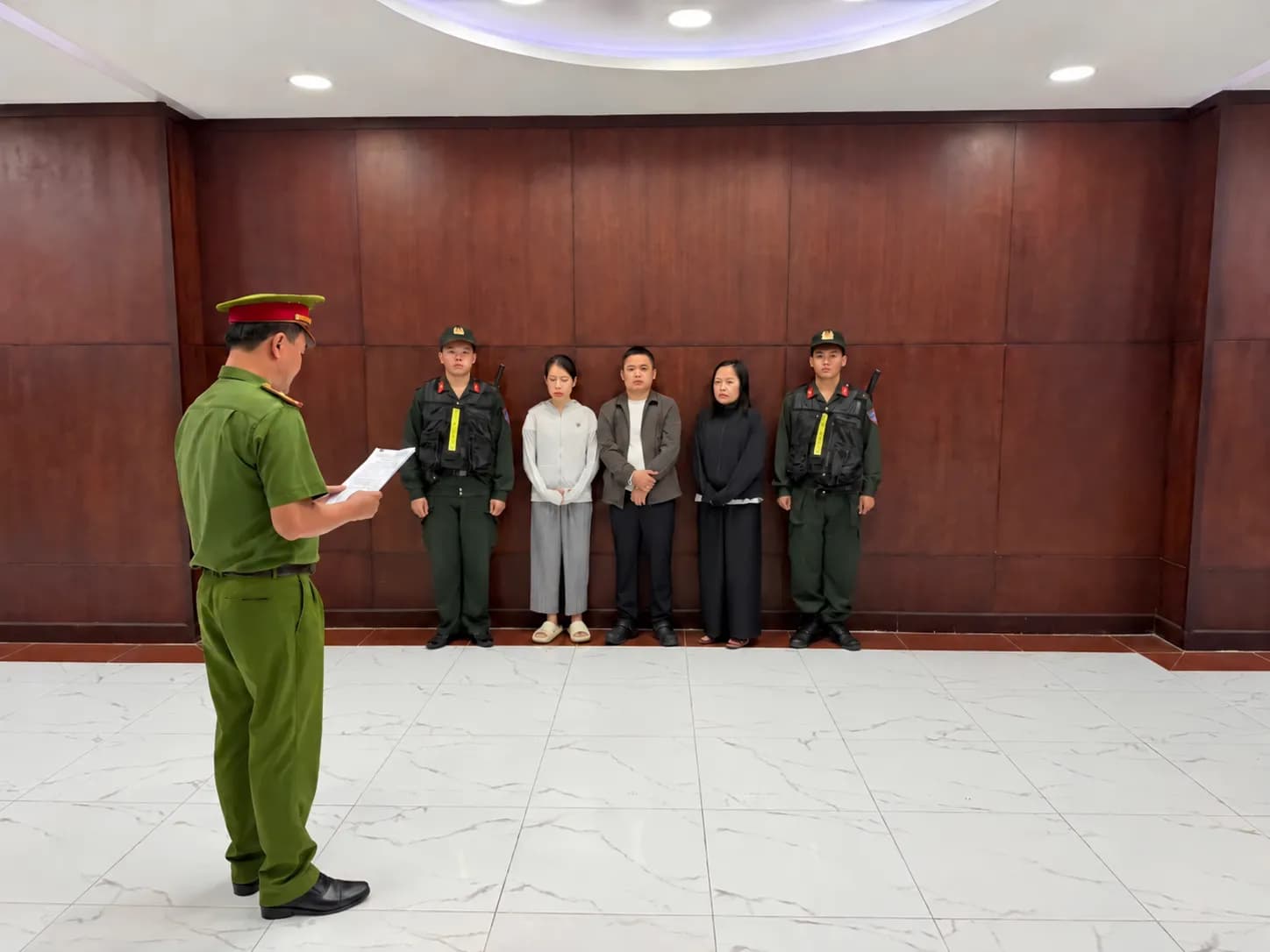 Khởi tố người sản xuất hơn 100.000 sản phẩm giảm cân chứa chất cấm cho Ngân 98