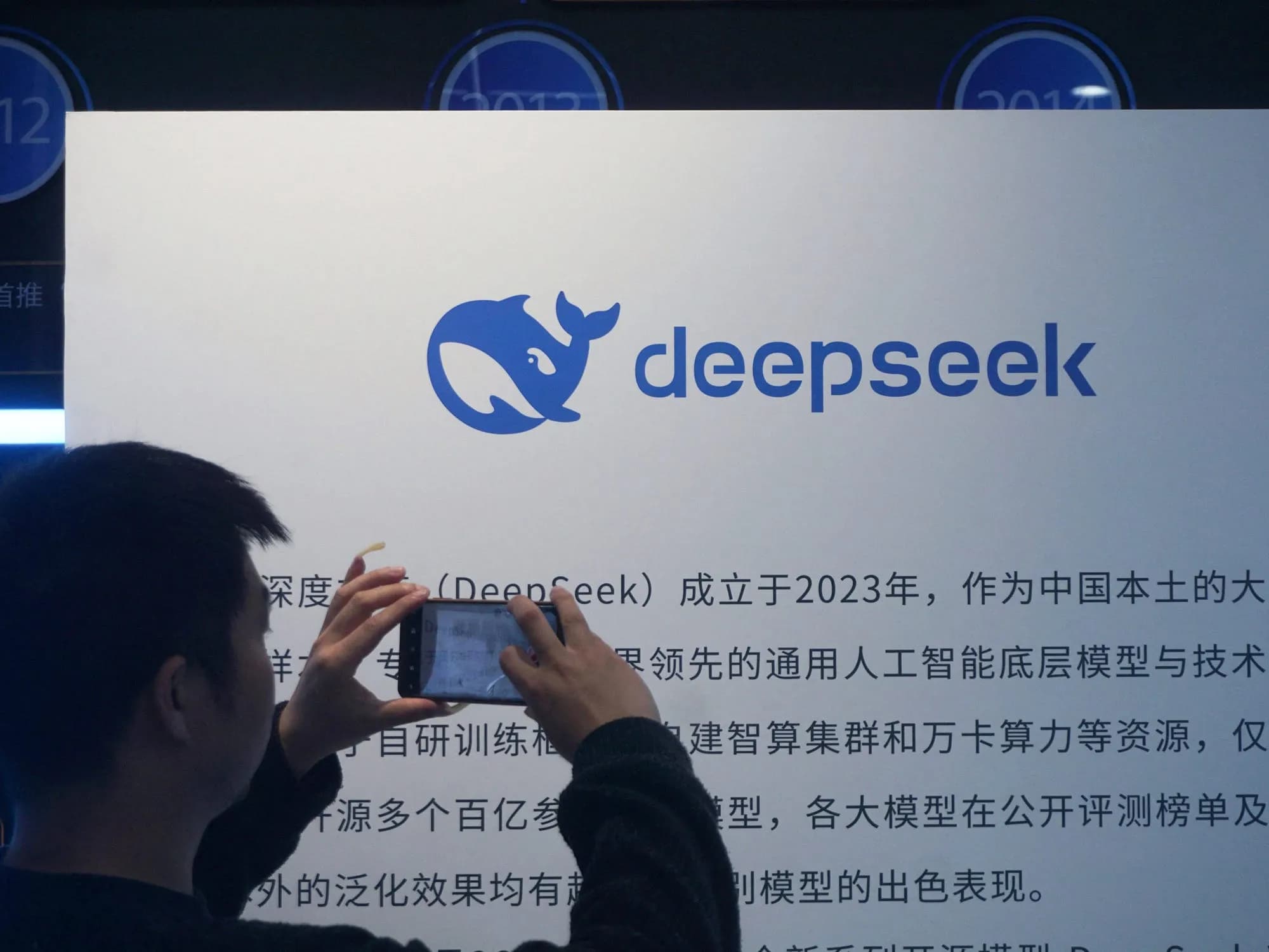 Kỹ sư DeepSeek: Anthropic làm trùm AI chẳng khác nào Hitler có bom nguyên tử