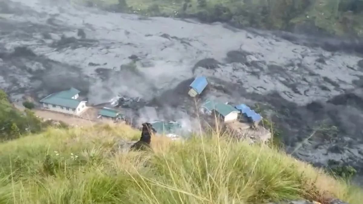 Lũ quét ở Nepal: 45 ngôi nhà bị cuốn trôi, vô số công trình hư hạị, cứu 82 người