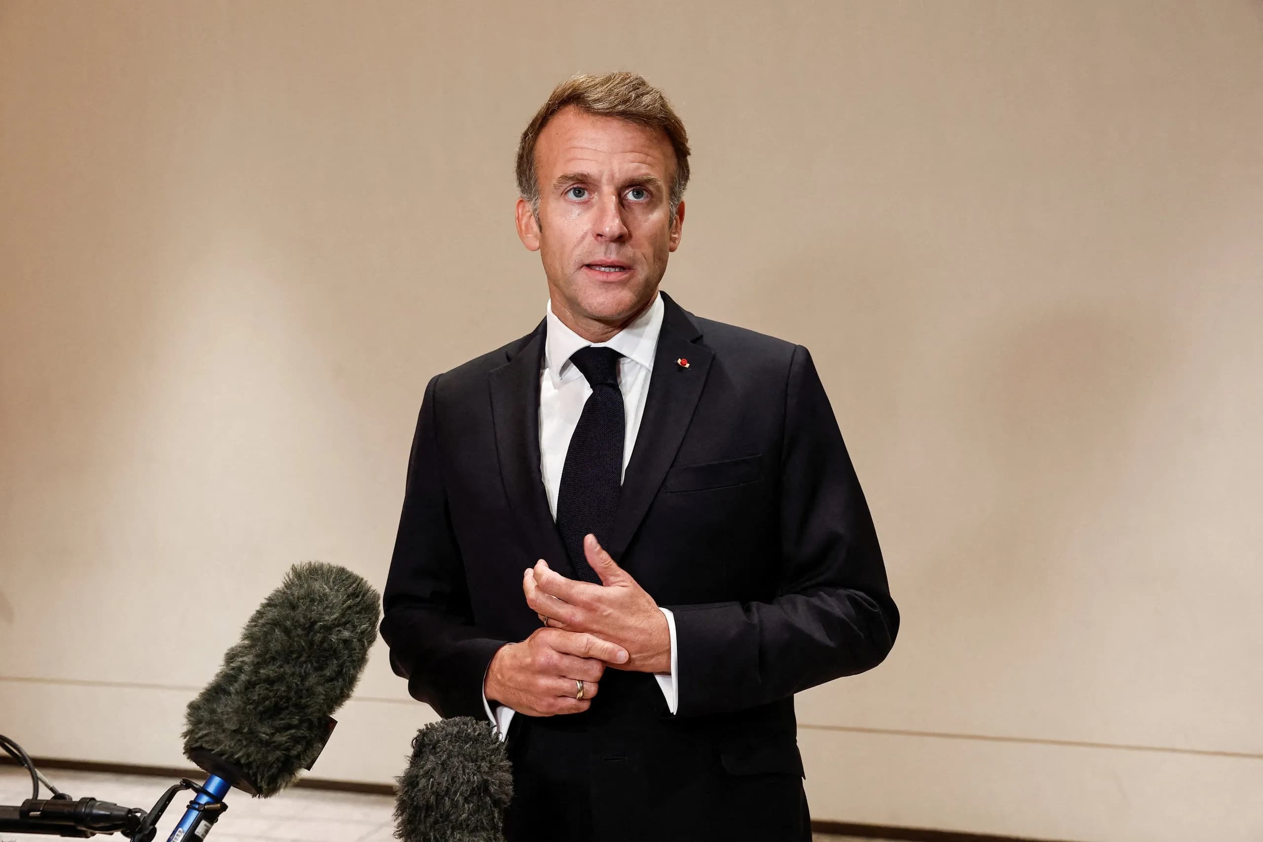 Ông Macron phê phán những ai phao tin bạo loạn Pháp do nhập cư, nhắc thẳng ông Trump