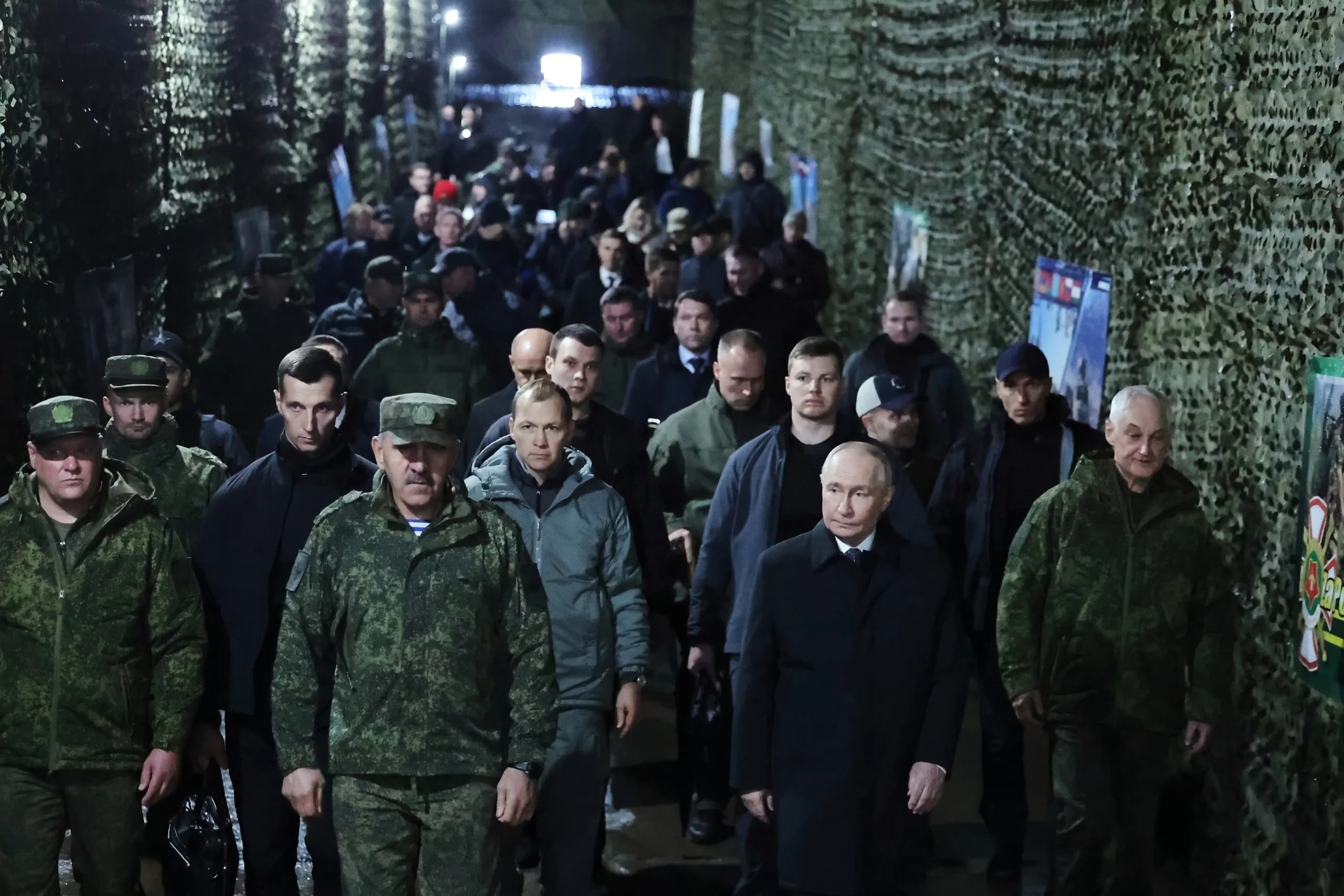 Ông Putin thị sát tập trận 47.000 quân sau cảnh báo hạt nhân với NATO, 7 nước tham gia