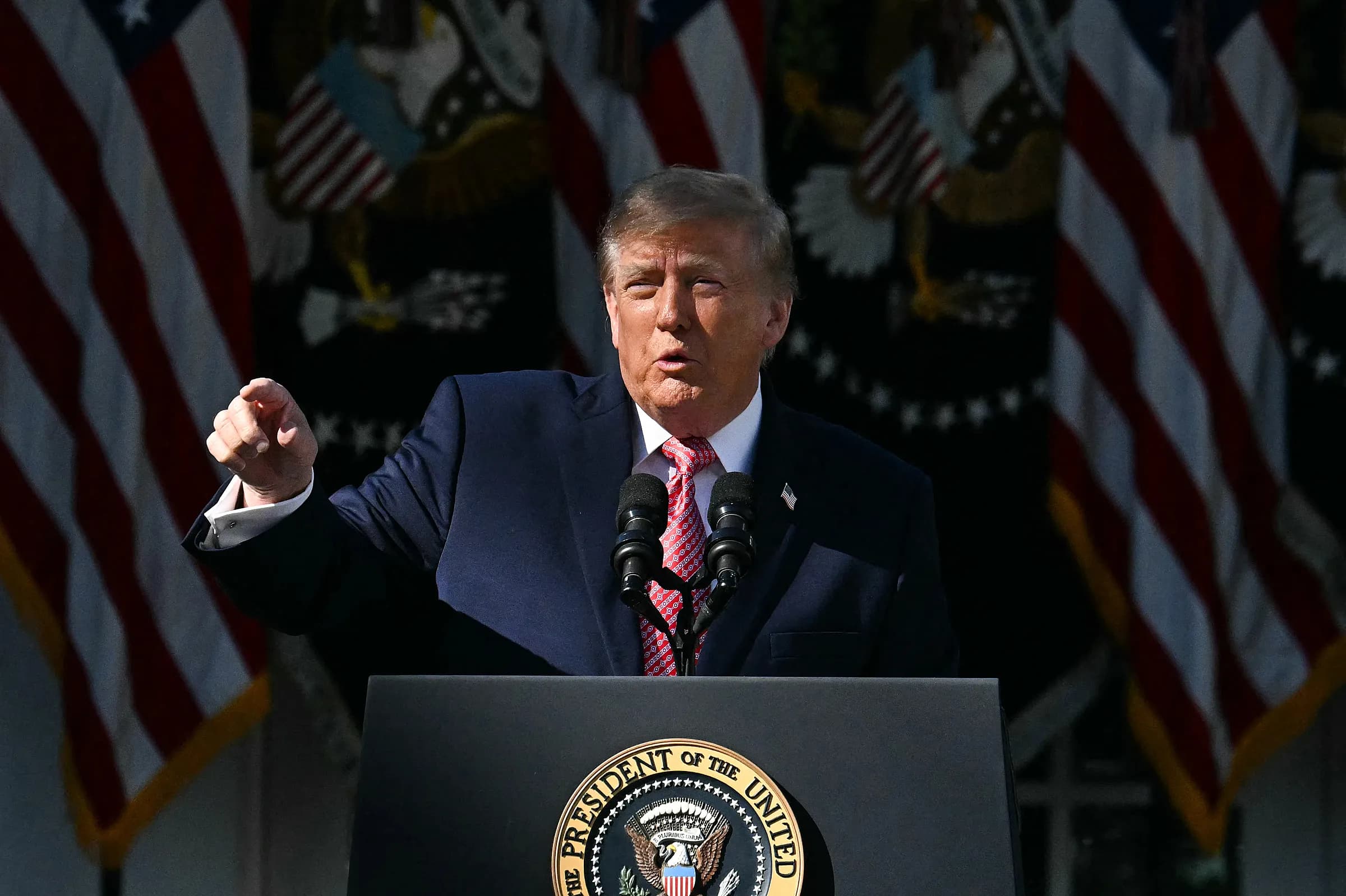 Ông Trump 'bực bội' vì cáo buộc gây tổn hại cho Ukraine