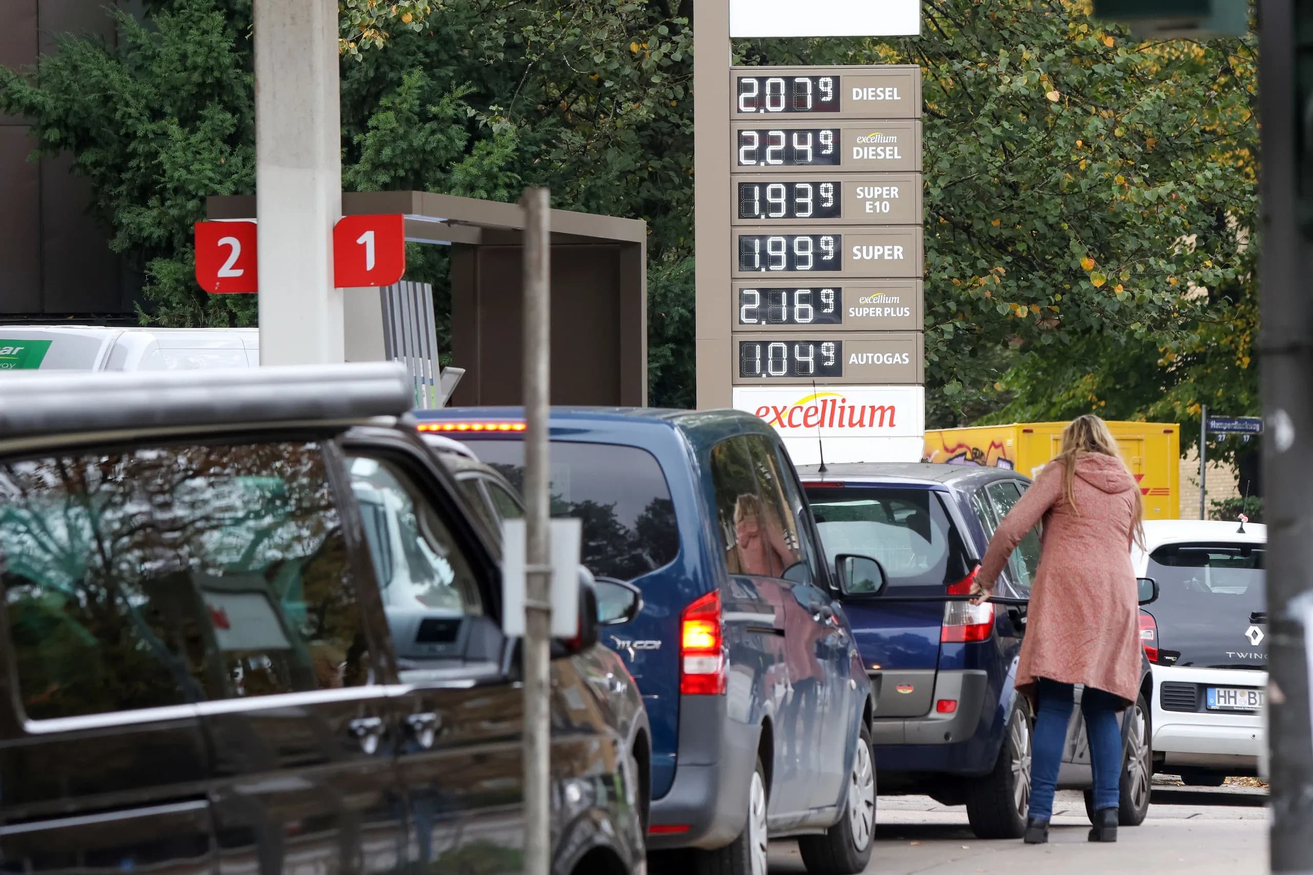 Phe đối lập Đức muốn Berlin nối gót ông Trump mua dầu diesel Nga