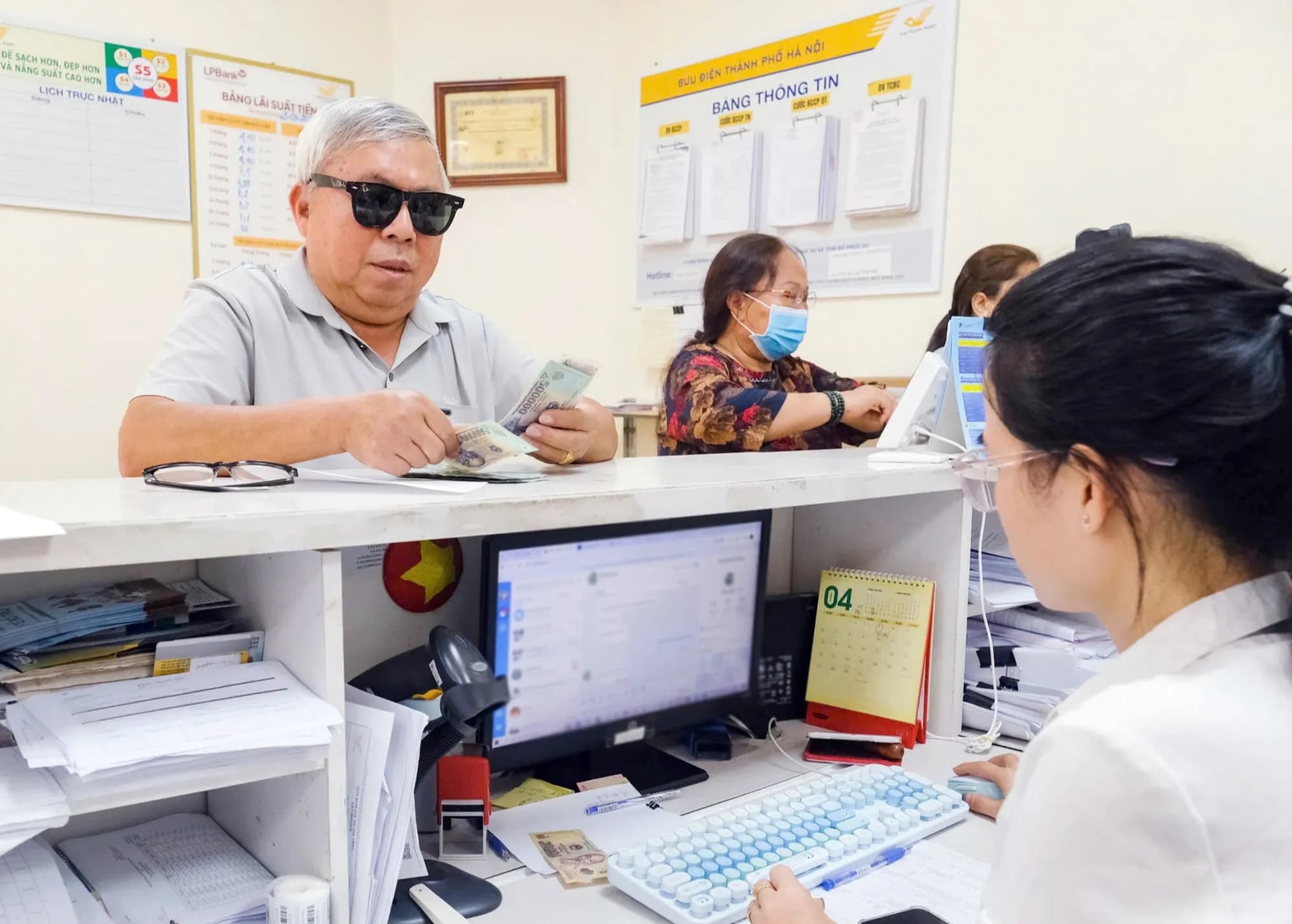 Tăng tuổi nghỉ hưu từ năm 2027, cách tính lương hưu có thay đổi?