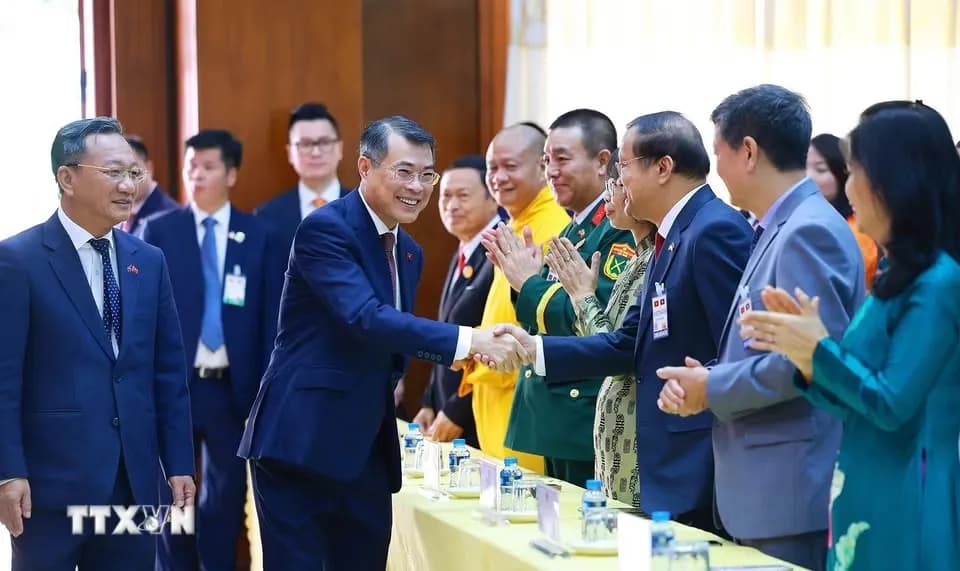 Thủ tướng Lê Minh Hưng biểu dương các doanh nhân Việt Nam tại Lào