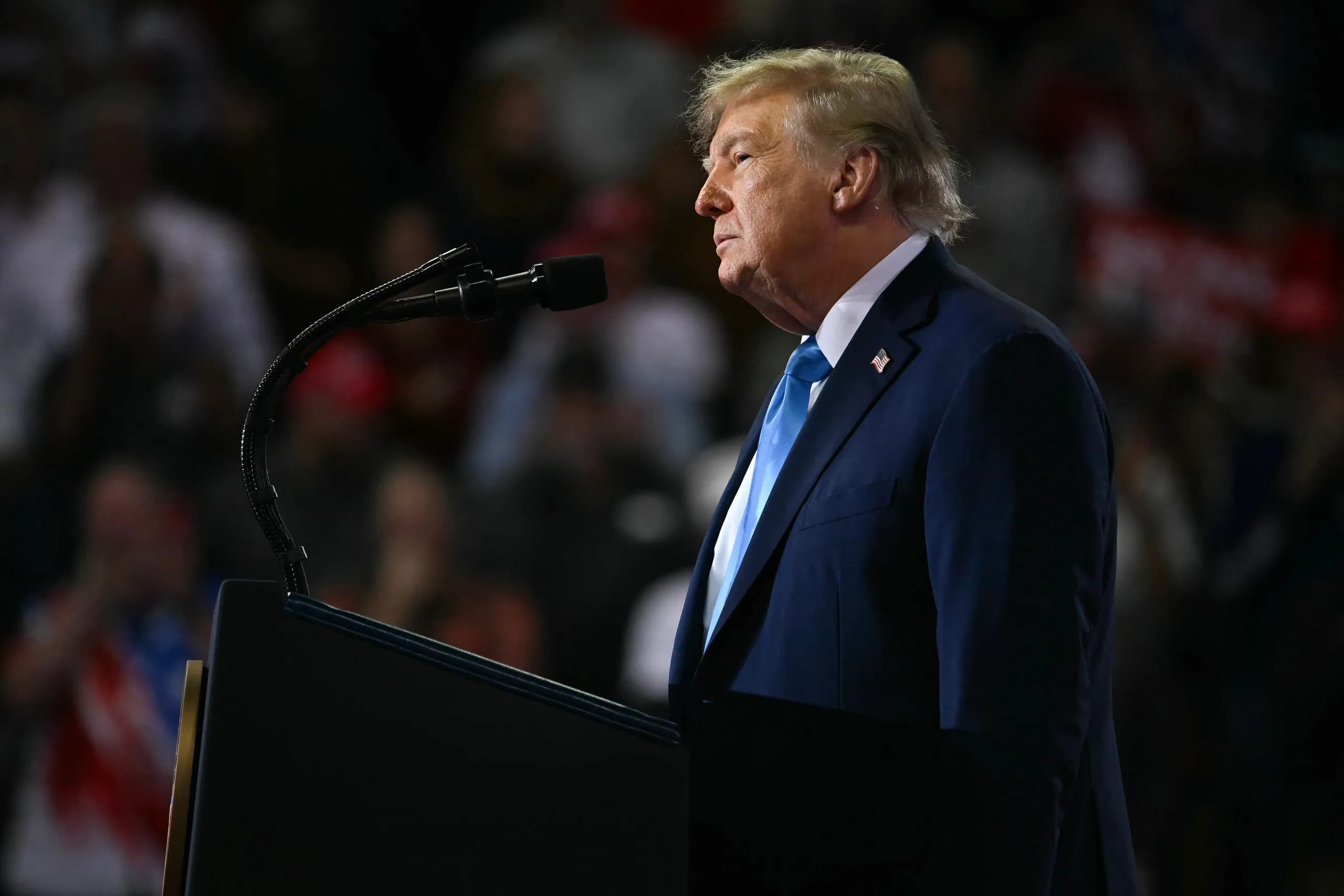 Tỉ lệ ủng hộ ông Trump chạm mức thấp kỷ lục trước thềm bầu cử giữa kỳ