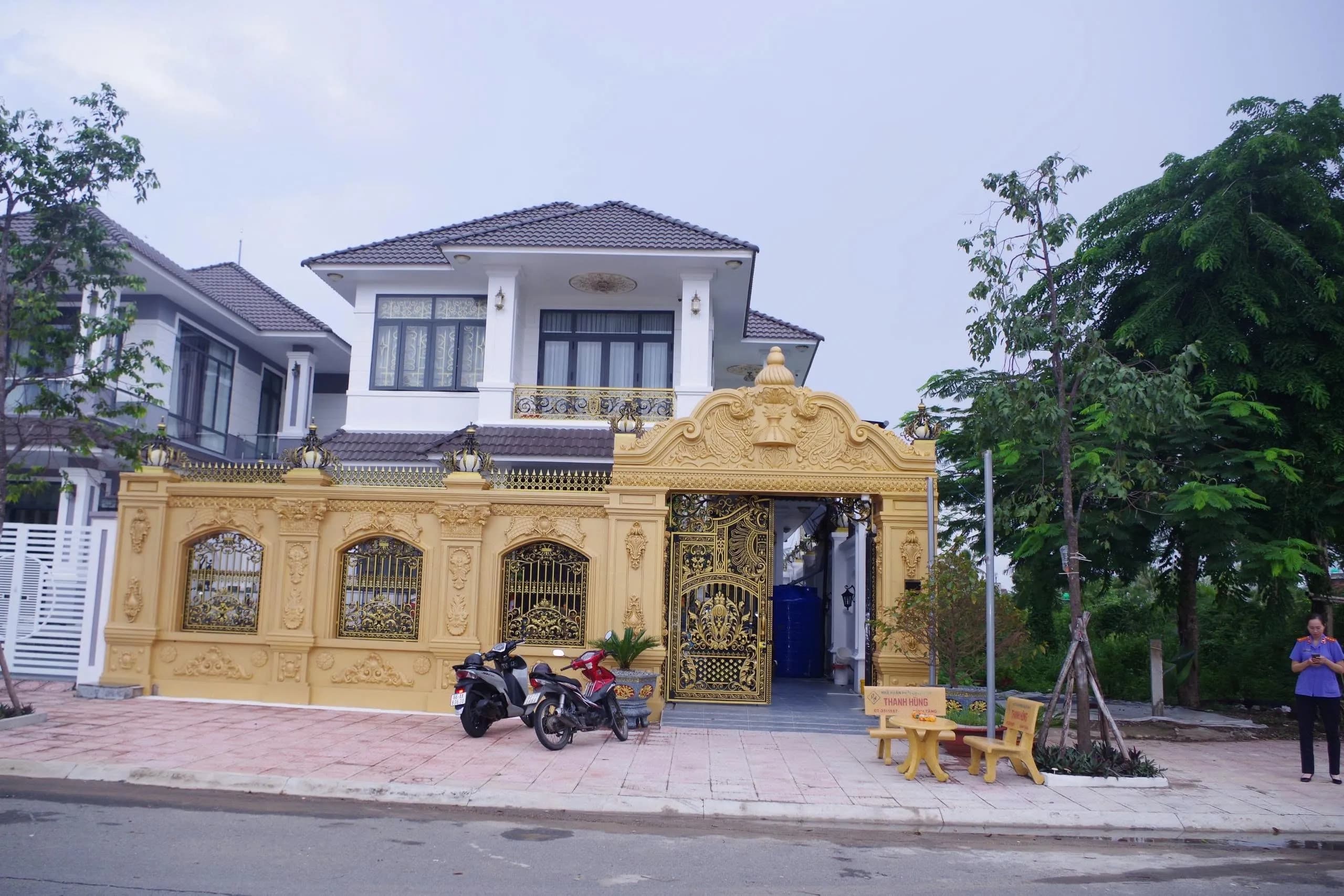 Trộm hơn 2,4 tỉ đồng của vợ cũ, mang sang Campuchia đá gà ăn tiền