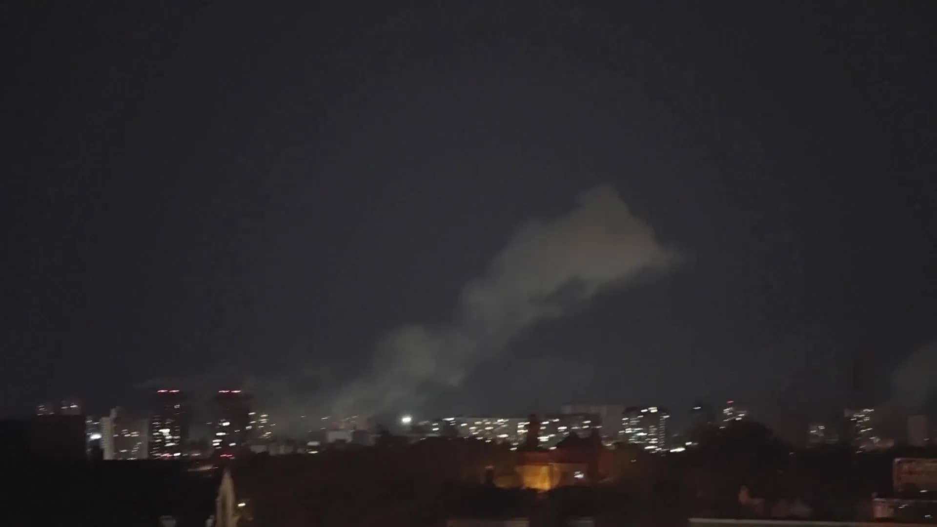 Ukraine hứng gần 40 tên lửa, ông Zelensky nói Nga coi thường Mỹ