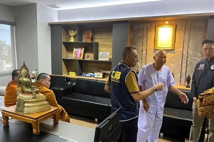 Thái Lan kết án cựu nhà sư 742 năm tù vì tham ô tiền công đức