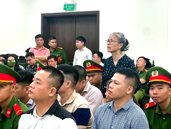 Vụ 187.000 hộp sữa giả: Cựu chi cục trưởng nói doanh nghiệp tự nguyện đưa tiền, cấp dưới khai ‘sếp bảo nhận hộ chị’