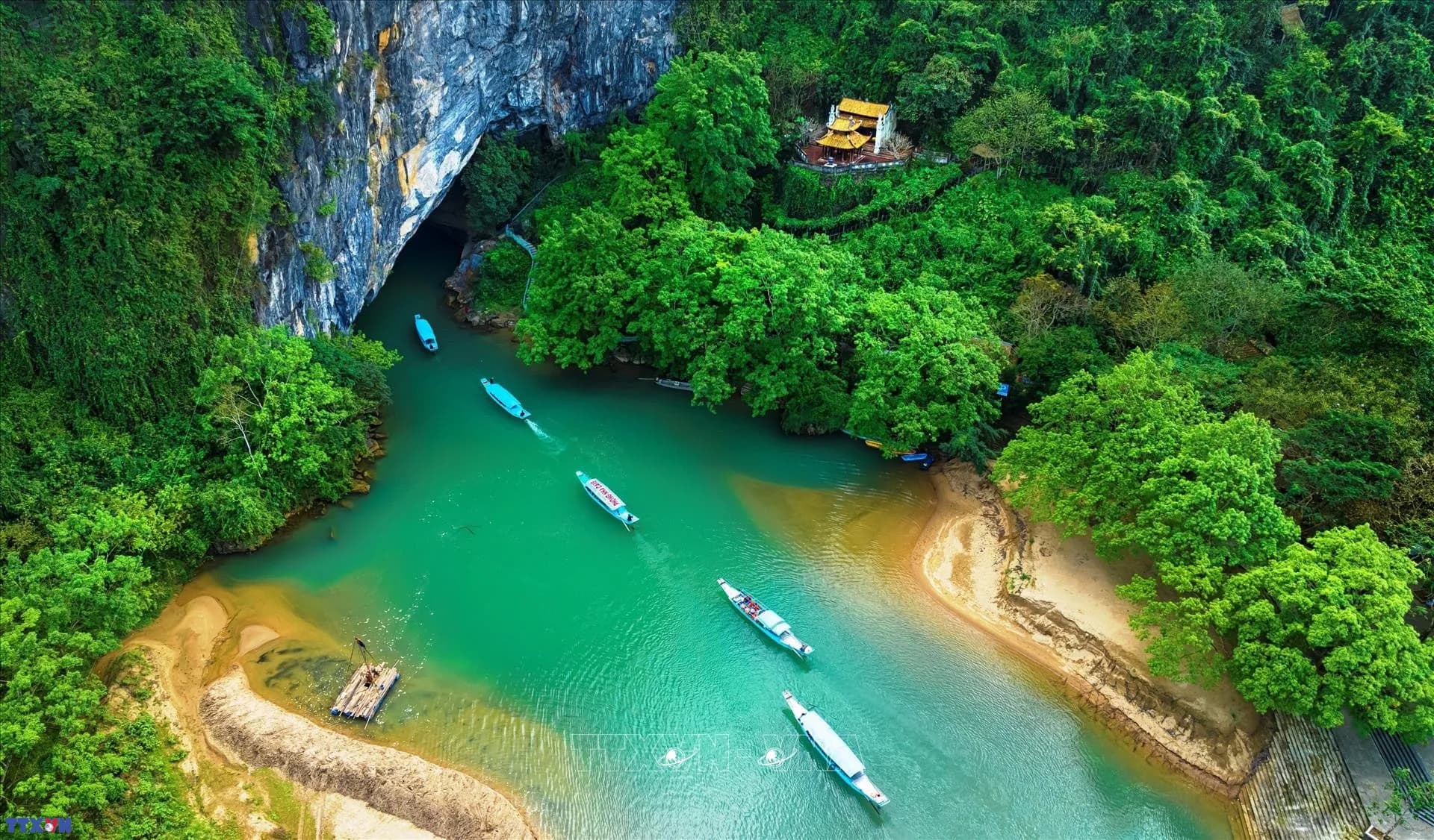 Phong Nha - Kẻ Bàng giành 'cú đúp' giải thưởng du lịch quốc tế