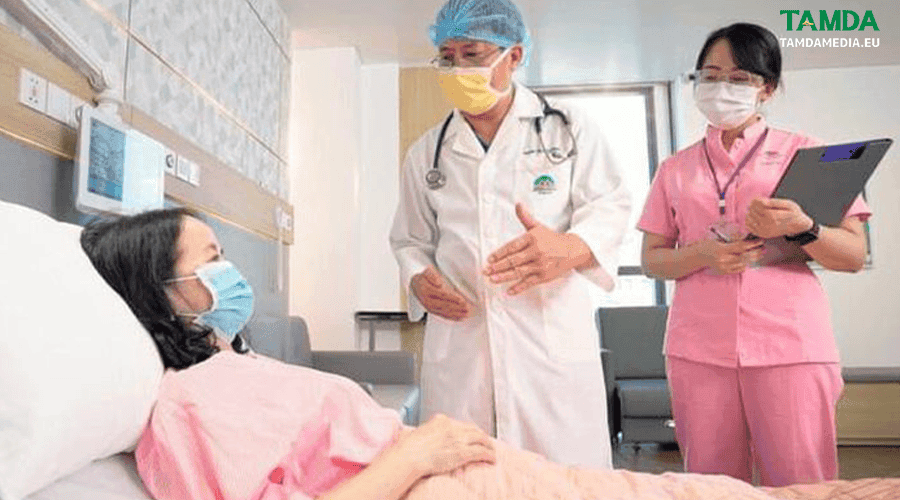 Tiêm vaccine COVID-19 xong bị sốt mới biết có thai, phải làm sao?