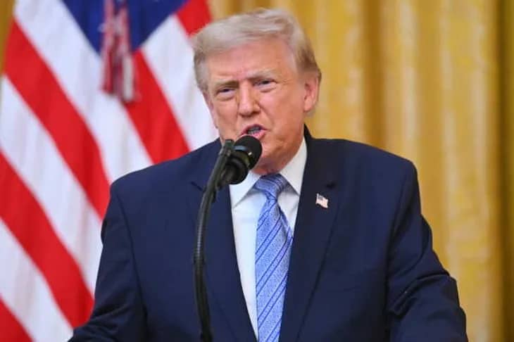 Ông Trump nghi Iran tập kích tuyến vận chuyển dầu của Saudi Arabia, nói Houthi không muốn đối đầu Mỹ
