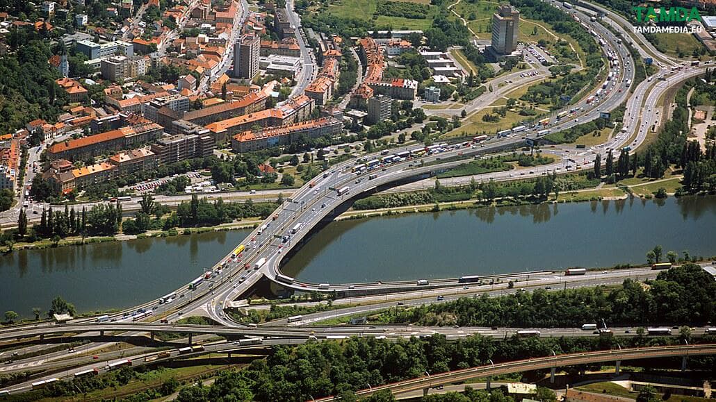 Nỗi ám ảnh của hàng nghìn lái xe khi cầu Barrandov chuẩn bị sửa