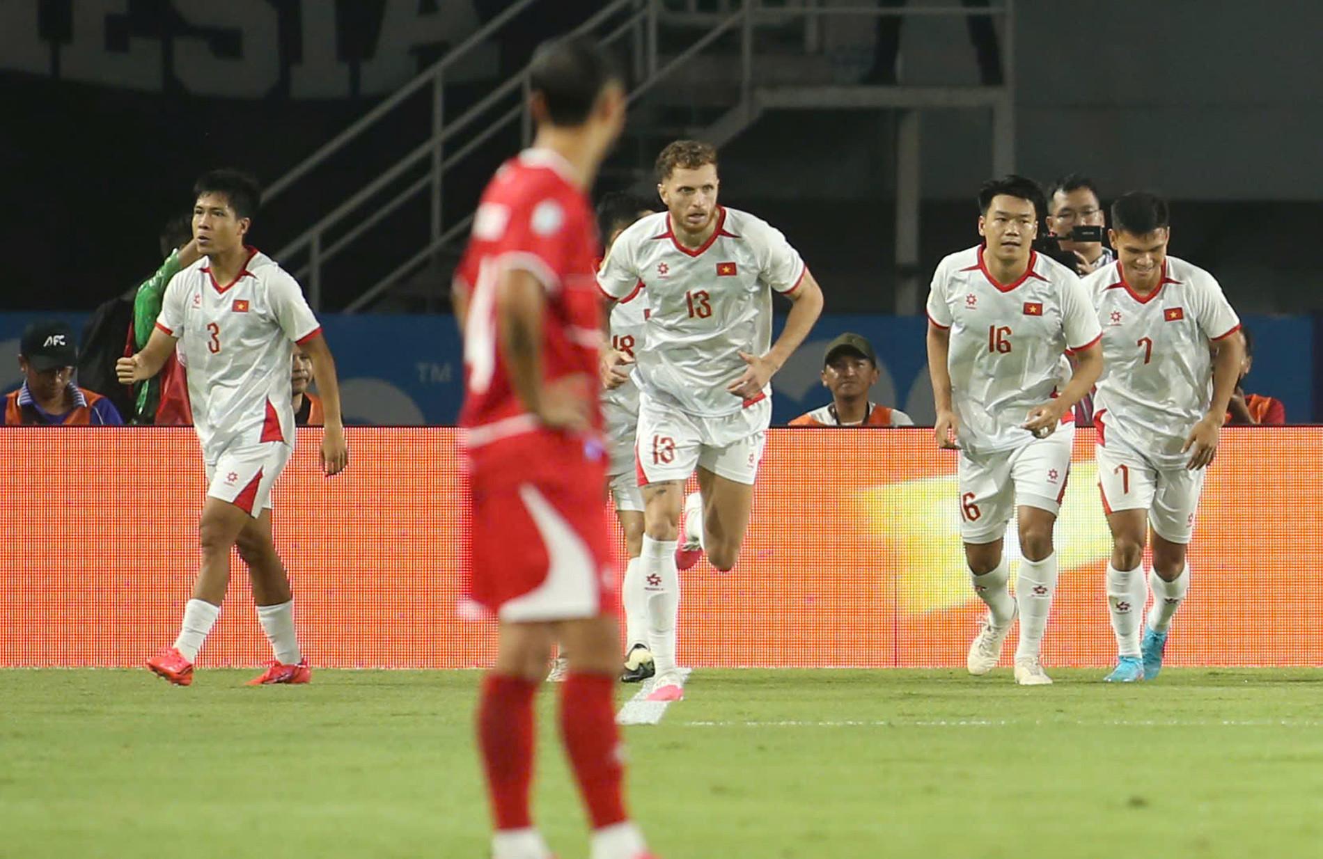 Đánh bại Indonesia, tuyển Việt Nam lập kỷ lục 21 trận bất bại và giành vé vào bán kết ASEAN Cup 2026