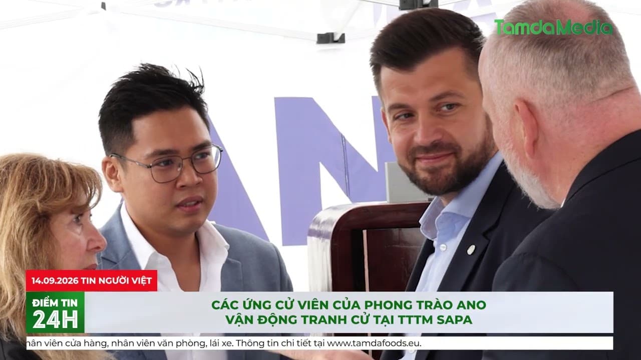 Các ứng cử viên của Phong trào ANO vận động tranh cử tại TTTM Sapa